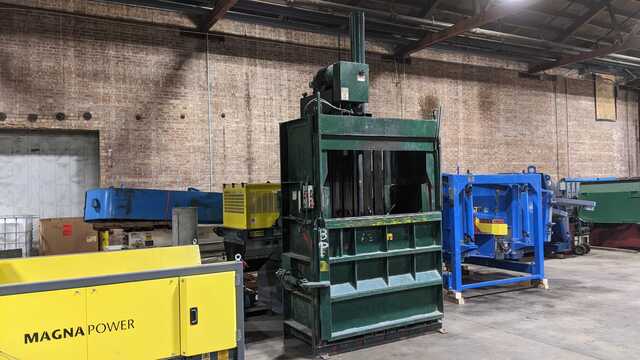 EPCO vertical baler - Image 1