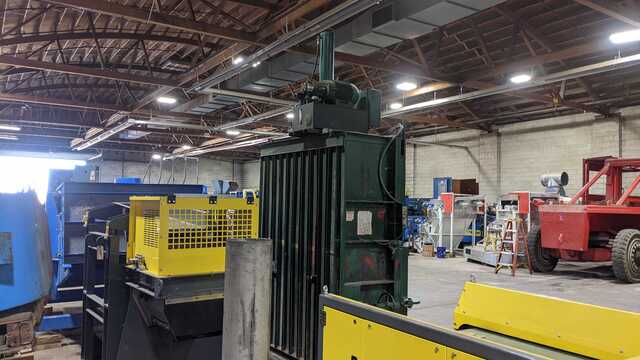 EPCO vertical baler - Image 2