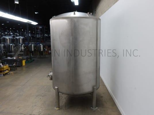 4000 gallon Mueller, 304 Stainless Steel, single wall tank, 92" dia. x 160" deep w/128" straight wall, dome - Image 4