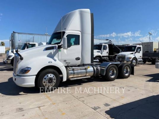 Kenworth (Obsolete) J.h. Day CAB, On Highway Truck Engine, S/N: 1XKYD49X3HJ153013, 2017 - Image 5