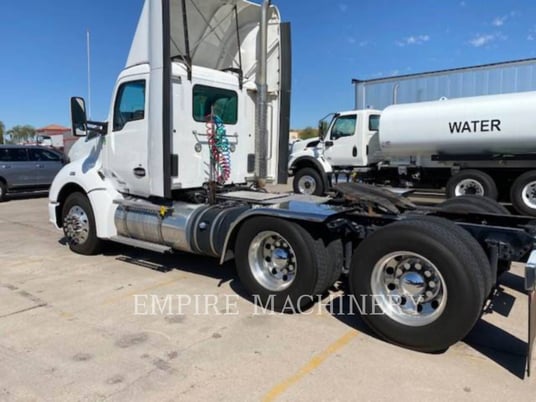 Kenworth (Obsolete) J.h. Day CAB, On Highway Truck Engine, S/N: 1XKYD49X3HJ153013, 2017 - Image 6