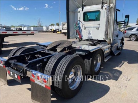 Kenworth (Obsolete) J.h. Day CAB, On Highway Truck Engine, S/N: 1XKYD49X3HJ153013, 2017 - Image 7
