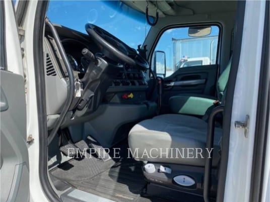 Kenworth (Obsolete) J.h. Day CAB, On Highway Truck Engine, S/N: 1XKYD49X3HJ153013, 2017 - Image 8