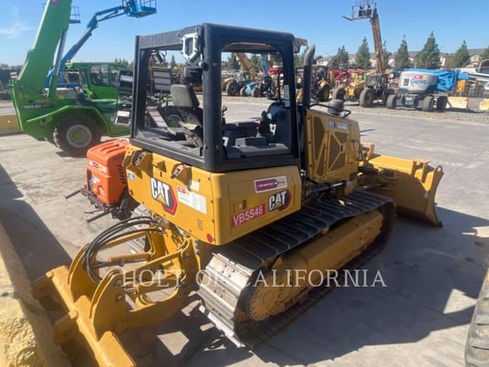 Caterpillar D2, Crawler Dozer, 833 hours, S/N: XKM01466, 2022 - Image 3