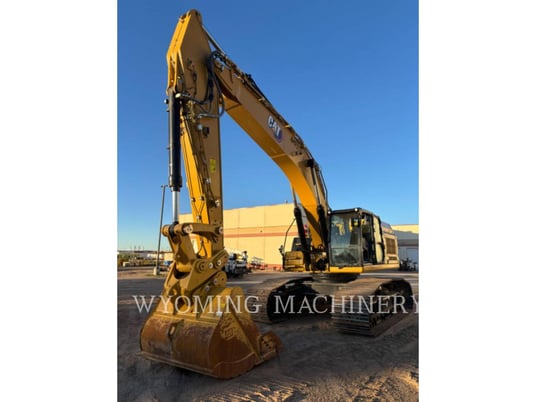 Caterpillar 352, Crawler Excavator, 129 hours, S/N: SYR10029, 2023 - Image 1