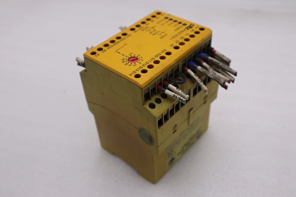 Pilz pnoz xv2.1 safety control relay stock 3419-d - Image 4