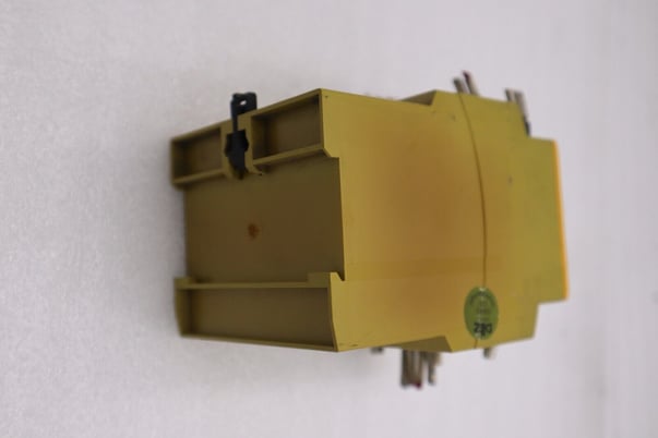 Pilz pnoz xv2.1 safety control relay stock 3419-d - Image 5