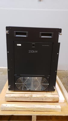 250 KVA APC #SYSW250KD, Static Bypass Switch, 3 phase, 250 kW, 380-301 Amps, 380-480 V - Image 1