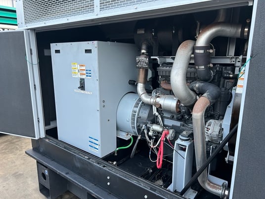 100 KW MTU #DS100, diesel generator set, 120/208 Volts, 3-phase, 197 HP @ 1800 RPM, 4R 4.8L OM924LA engine - Image 4