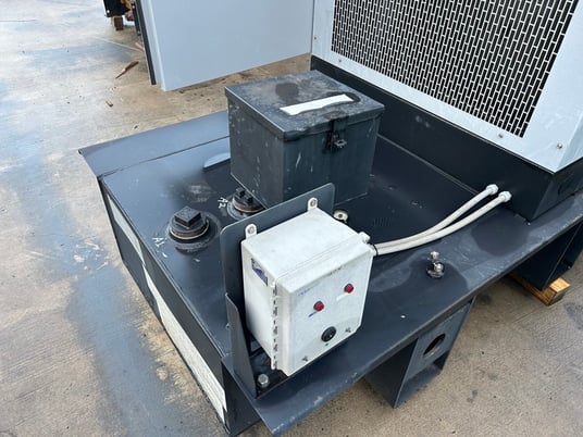 100 KW MTU #DS100, diesel generator set, 120/208 Volts, 3-phase, 197 HP @ 1800 RPM, 4R 4.8L OM924LA engine - Image 6