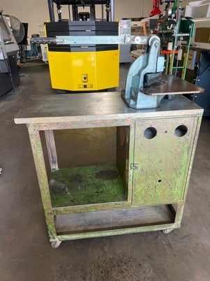 Kidder #68-B, Hand Notcher, 16 gauge capacity, 6" x 6" blade length, 58" stroke, stand - Image 1