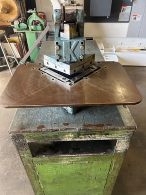 Kidder #68-B, Hand Notcher, 16 gauge capacity, 6" x 6" blade length, 58" stroke, stand - Image 2