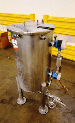 25 gallon 316 Stainless Steel tank, open top, 16-1/2" dia. x 29" deep, mounted on Stainless Steel pipe legs - Image 3