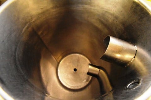 25 gallon 316 Stainless Steel tank, open top, 16-1/2" dia. x 29" deep, mounted on Stainless Steel pipe legs - Image 4