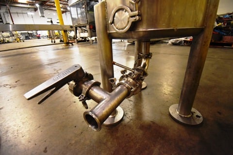 25 gallon 316 Stainless Steel tank, open top, 16-1/2" dia. x 29" deep, mounted on Stainless Steel pipe legs - Image 5