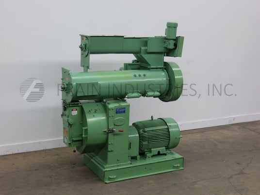 California #75C, pellet mill, 24" long x 13" wide receiving port. 36" long auger feeder - Image 1