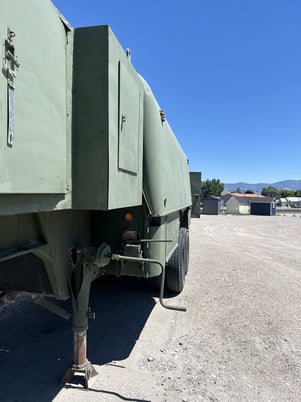 Army mobile machine shop trailer, hydraulic side doors - Image 3