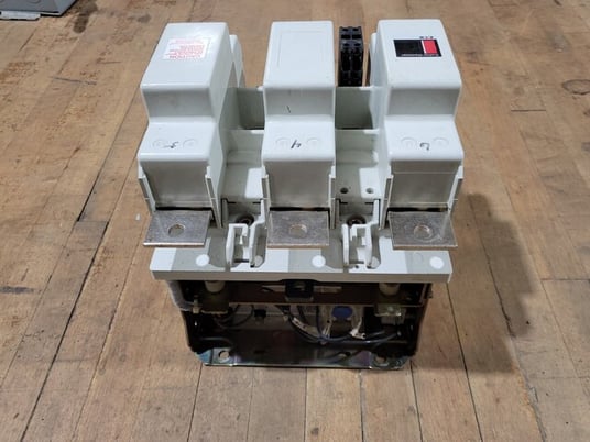 540 Amp. Cutler-Hammer #C10JN3, Contactor, 3P 3PH Coil 110/120V NEMA Size 6 Series C1 - Image 7