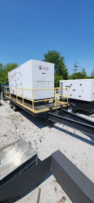 475 KW Perkins Triton, trailer mounted diesel generator, enclosed, 480 Volts, low hours, 2005 - Image 4