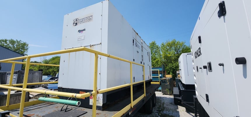 475 KW Perkins Triton, trailer mounted diesel generator, enclosed, 480 Volts, low hours, 2005 - Image 7