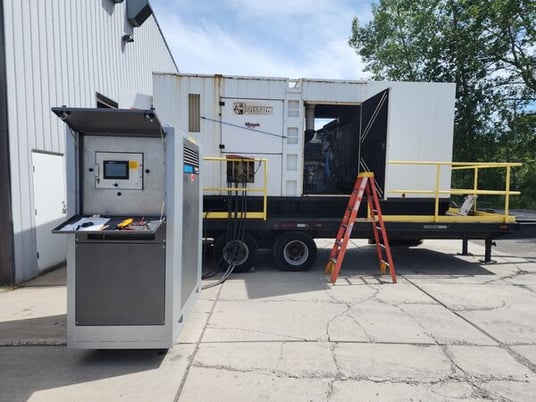 475 KW Perkins Triton, trailer mounted diesel generator, enclosed, 480 Volts, low hours, 2005 - Image 9