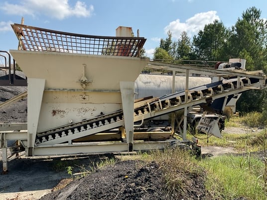 Portable 8' x 11' recycle bin, Gencor, adjustable heavy duty grizzley, adjustable feed gate - Image 3
