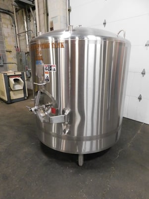 Walker 15 BBL 304 Stainless Steel tank, 15 barrel, 16" x20" manway, 3" side port, (3) 2" top inlets - Image 5