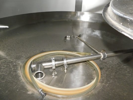 Walker 15 BBL 304 Stainless Steel tank, 15 barrel, 16" x20" manway, 3" side port, (3) 2" top inlets - Image 10