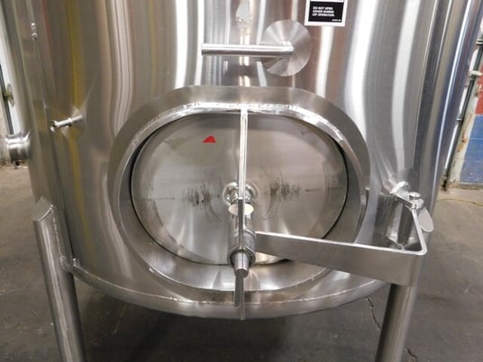 Walker 15 BBL 304 Stainless Steel tank, 15 barrel, 16" x20" manway, 3" side port, (2) 2" top inlets - Image 7