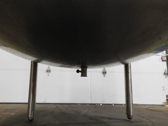 Walker 15 BBL 304 Stainless Steel tank, 15 barrel, 16" x20" manway, 3" side port, (2) 2" top inlets - Image 8