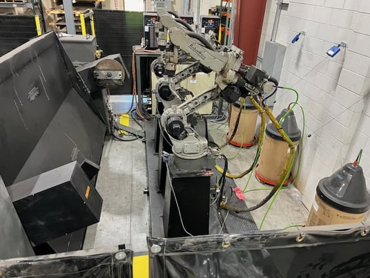 Yaskawa Motoman, EA1400, Triple-Arm Robot Welding Cell, Miller Auto Axcess 450, 2004 - Image 4