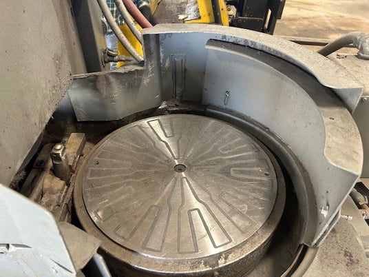 Heald #261, horizontal spindle rotary surface grinder, 17" EMC, 14" x 1" wheel - Image 2