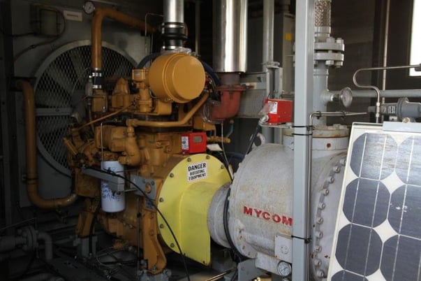 95 HP Mycom #FMG160L-M, screw compressor, Caterpillar G3304NA NG engine, 2002 - Image 2
