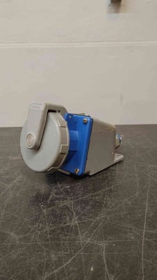Leviton 430R9W Lot of (26) Plug Receptacle, 3 phase, 30 Amps, 250 VAC - Image 2