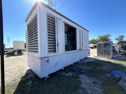 600 KW Cummins #DQCA, diesel generator set, 480 Volts, 836 hours, QSK23 engine, EPA Tier 2, weatherproof - Image 4