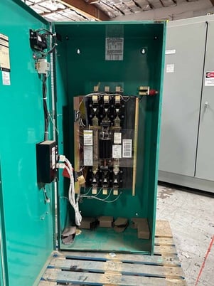 800 Amp. Cummins OTECD-782043, automatic transfer switch, 3 pole, 208 Volts, Nema 1, 2009 - Image 2