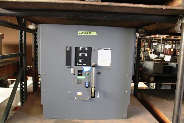 4000 Amps, Westinghouse, DS-840, manually operated, drawout, w/gear, LVACB248 (3 available) - Image 1