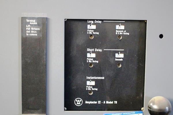 4000 Amps, Westinghouse, DS-840, manually operated, drawout, w/gear, LVACB248 (3 available) - Image 3