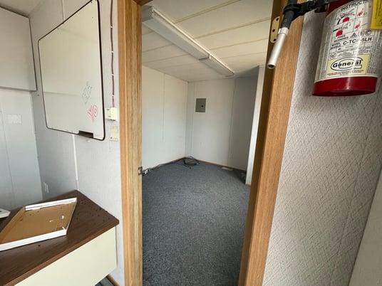 40' x 8' x 8' Office Building with attachments, heated, 1999 - Image 6