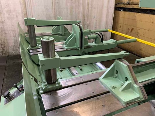 18" x 20" Hyd-Mech #V-18A, automatic vertical band saw, 45&deg; head tilt, 14'11" x 1-1/4" blade, 1998 - Image 3