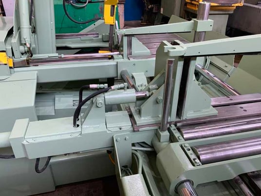 18" x 20" Hyd-Mech #V-18A, automatic vertical band saw, 45&deg; head tilt, 14'11" x 1-1/4" blade, 1998 - Image 7