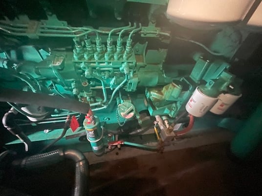 1000 KW Cummins #DQFAD, power module, Tier 2, sound attenuated enclosure, 277/480 Volts, 26 hours, 2013, Call - Image 2