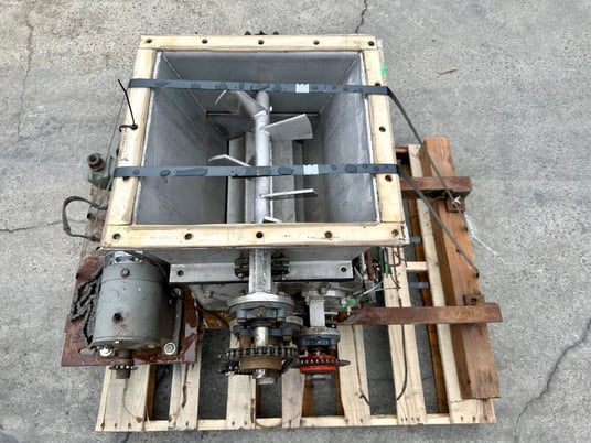 Wyssmont, RotoScoop Feeder w/Lumpbreaker, 16" x 15" inlet w/19" x 18" flange, 28" H inlet to outlet, 1 HP - Image 1