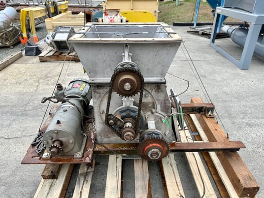 Wyssmont, RotoScoop Feeder w/Lumpbreaker, 16" x 15" inlet w/19" x 18" flange, 28" H inlet to outlet, 1 HP - Image 2