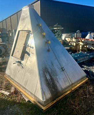 170 cu.ft. Stainless Steel Offset Discharge Hopper, 90" x 83" open top, 36" H x 24" width side entry door - Image 3