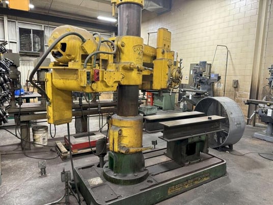 4' -11" Carlton, radial arm drill, 40-1500 RPM, 5 HP - Image 3
