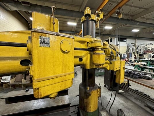 4' -11" Carlton, radial arm drill, 40-1500 RPM, 5 HP - Image 5
