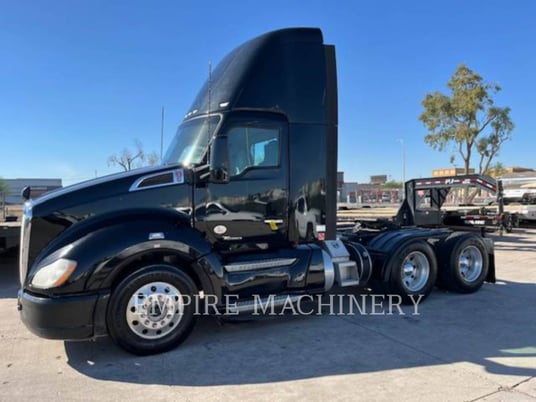 Kenworth (Obsolete) T680, On Highway Truck Engine, 473829 hours, S/N: 1XKYD49X4KJ257677, 2019 - Image 1
