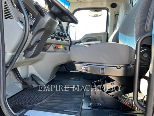 Kenworth (Obsolete) T680, On Highway Truck Engine, 473829 hours, S/N: 1XKYD49X4KJ257677, 2019 - Image 3