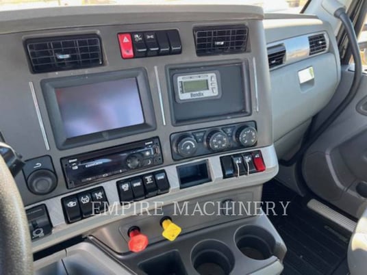 Kenworth (Obsolete) T680, On Highway Truck Engine, 473829 hours, S/N: 1XKYD49X4KJ257677, 2019 - Image 5